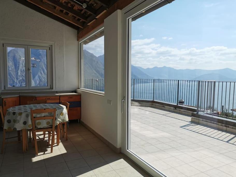Patricia'S Apartment Riva di Solto Eksteriør billede